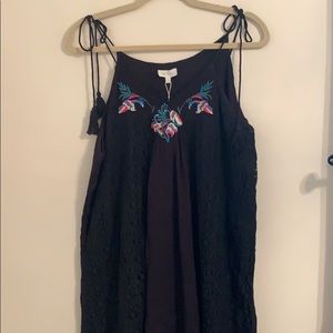 Sleeveless lace embroidered floral dress